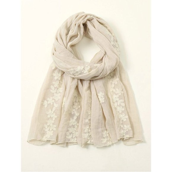 Black Flower Knit Scarf - Picture 2 of 4